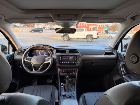 Used 2022 Volkswagen Tiguan SE image 27