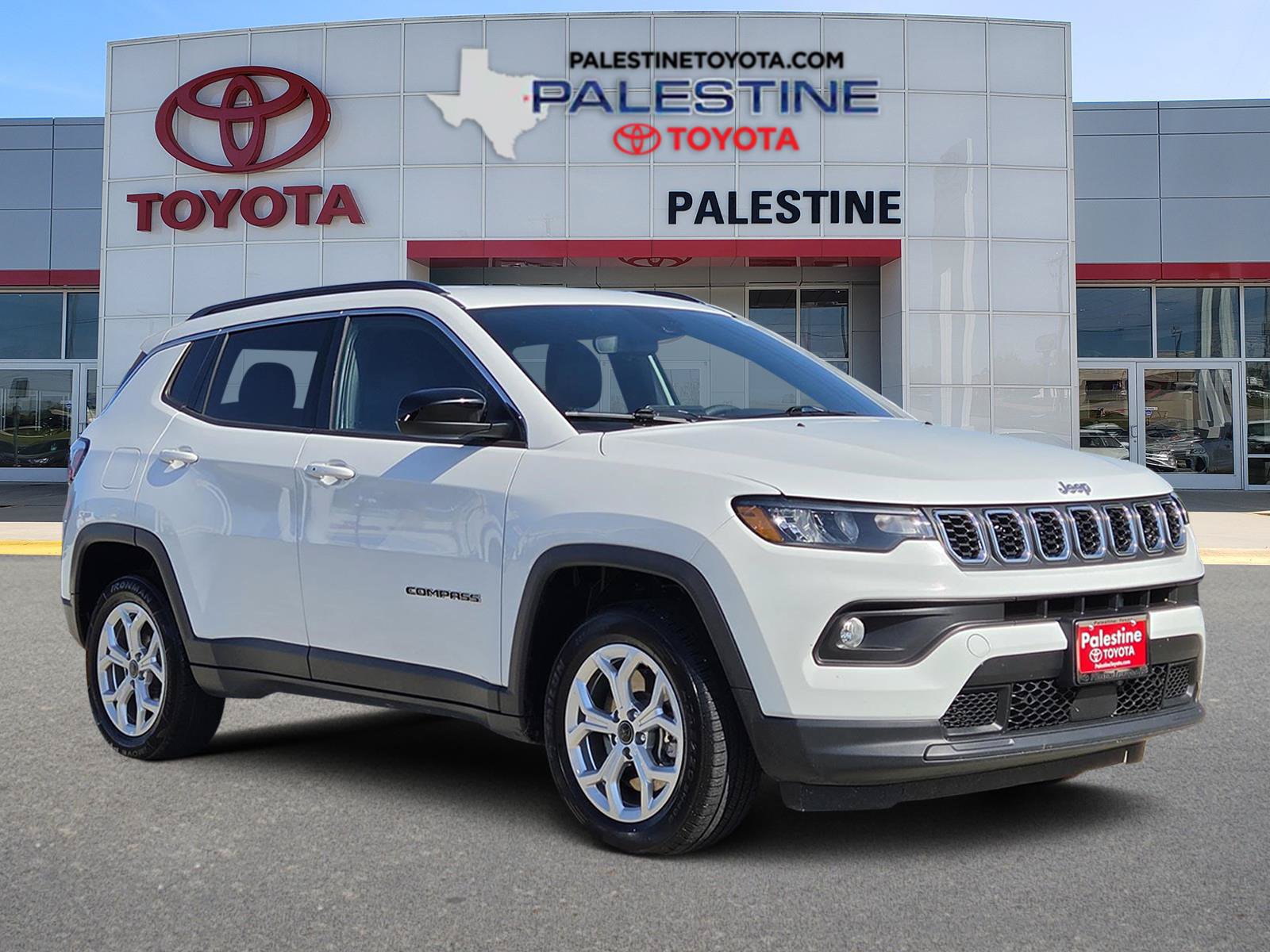 Used 2025 Jeep Compass Latitude AWD/4WD image 1