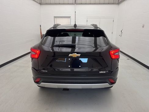 Used 2025 Chevrolet Trax LT w/ LT Convenience Package FWD image 5