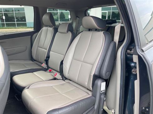 Used 2017 Kia Sedona LX w/ LX Essentials Premium Package FWD image 39