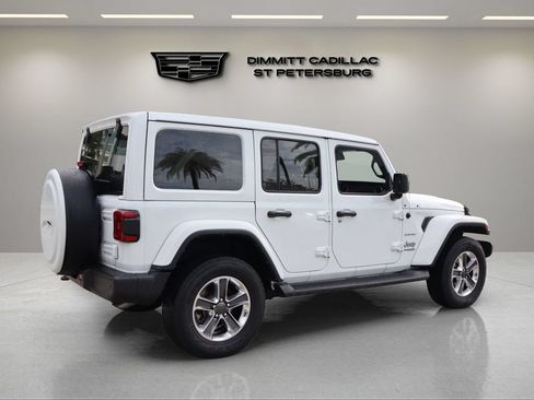 Used 2021 Jeep Wrangler Unlimited Sahara AWD/4WD image 5