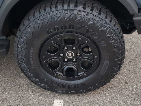 Used 2023 Ford Bronco Wildtrak image 5