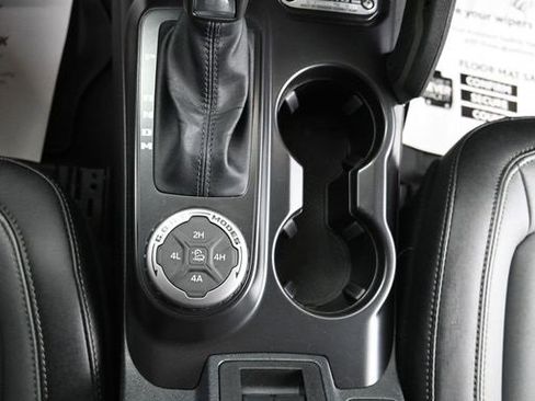 Used 2024 Ford Bronco Everglades image 17