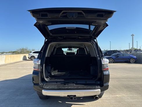 Used 2018 Toyota 4Runner TRD Off-Road Premium w/ Convenience Package image 9