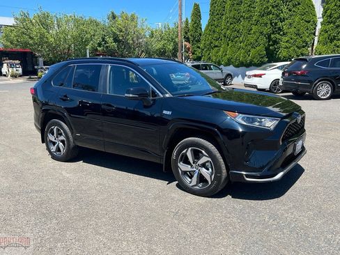 Used 2021 Toyota RAV4 SE AWD/4WD image 1