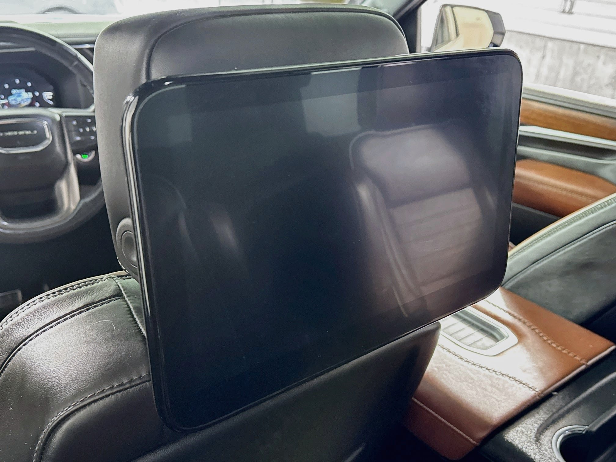 Used 2023 GMC Yukon Denali Ultimate AWD/4WD image 7
