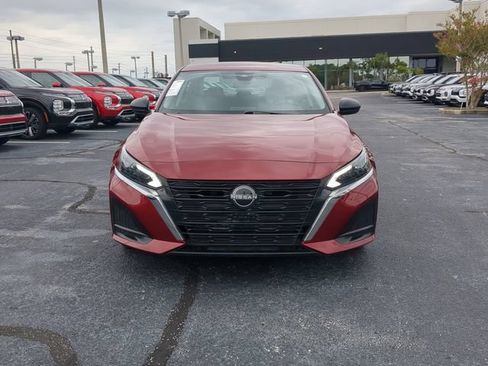 Used 2024 Nissan Altima 2.5 SV FWD image 3