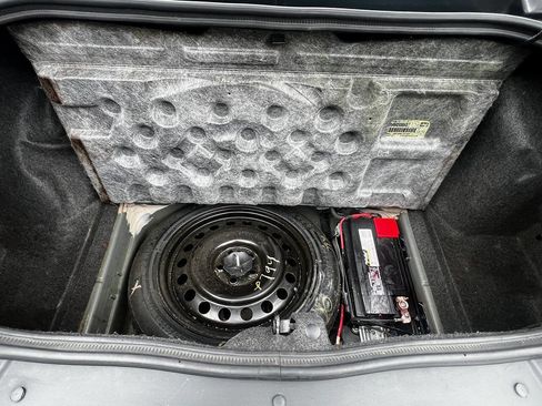 Used 2013 Dodge Challenger SXT image 10