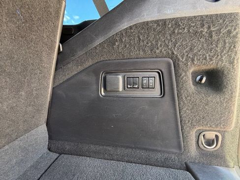 Used 2023 Cadillac Escalade Premium Luxury AWD/4WD image 18