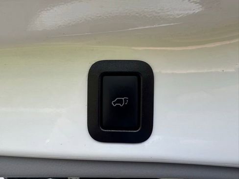 Used 2018 Toyota Highlander Limited Platinum image 10