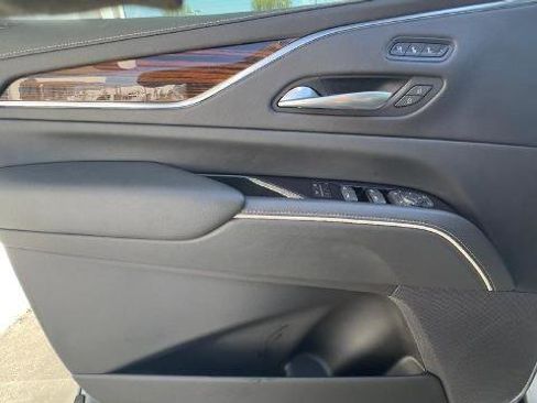 Used 2022 Cadillac Escalade Premium Luxury image 14