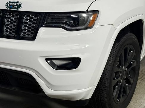 Used 2022 Jeep Grand Cherokee Laredo X AWD/4WD image 9