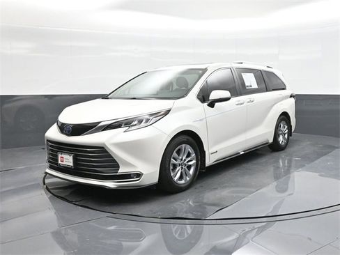 Used 2021 Toyota Sienna Limited image 34