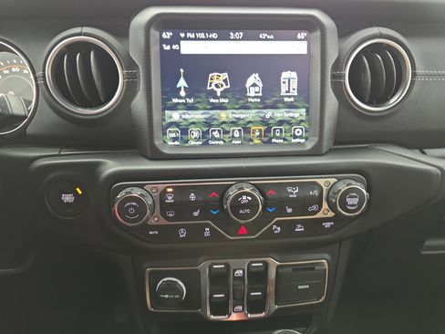 Used 2021 Jeep Wrangler Unlimited Sahara image 19