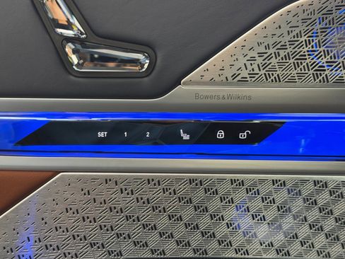 Used 2023 BMW i7 xDrive60 image 19