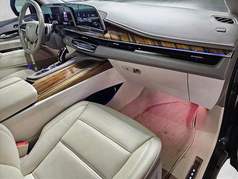 Used 2021 Cadillac Escalade ESV Premium Luxury Platinum image 8