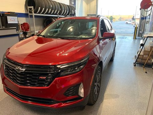 Used 2024 Chevrolet Equinox RS w/ RS Leather Package AWD/4WD image 2