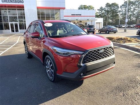 Used 2023 Toyota Corolla Cross XLE image 2