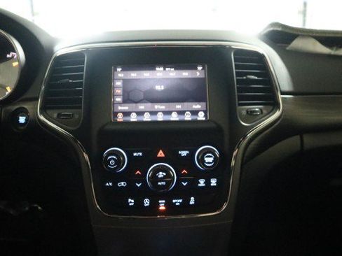Used 2021 Jeep Grand Cherokee Laredo AWD/4WD image 12