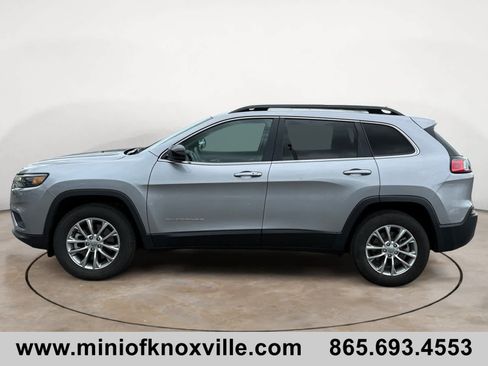 Used 2022 Jeep Cherokee Latitude Lux w/ Sun & Sound Group AWD/4WD image 6