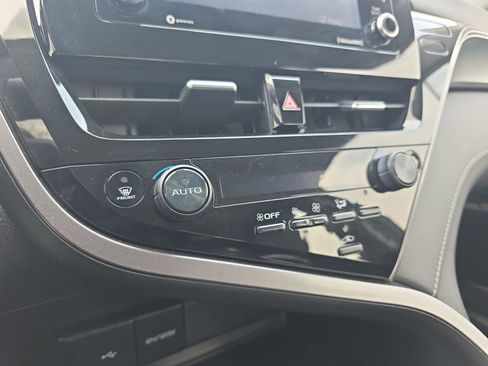 Used 2023 Toyota Camry SE image 23