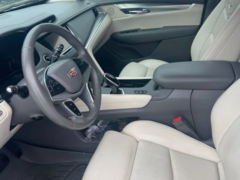 Used 2017 Cadillac XT5 Premium Luxury AWD/4WD image 3
