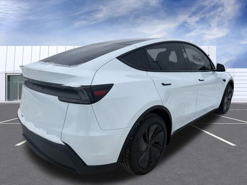 Used 2026 Tesla Model Y 2WD image 3