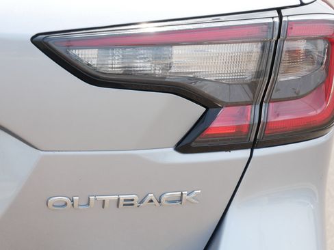 Used 2022 Subaru Outback AWD/4WD image 17