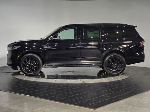 New 2025 Lincoln Navigator L Reserve w/ Jet Appearance Package image 5