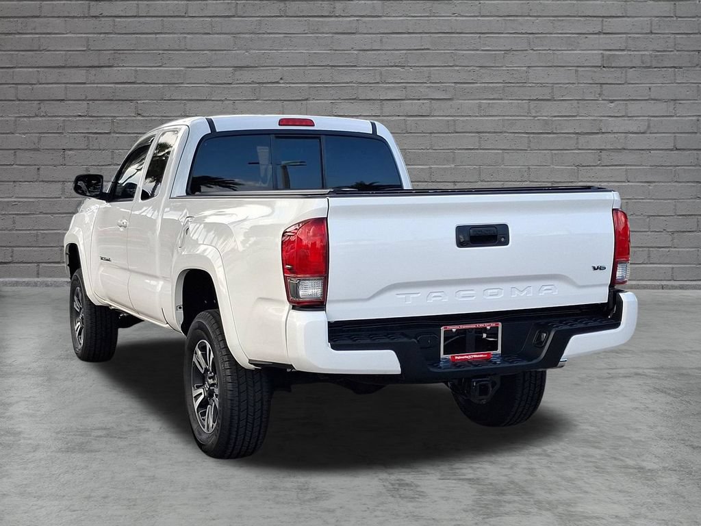 Used 2016 Toyota Tacoma TRD Sport w/ Towing Package AWD/4WD image 4