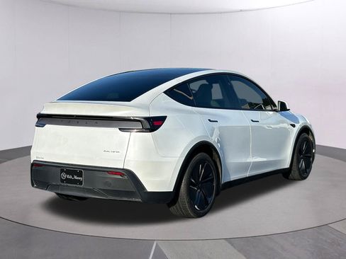 Used 2026 Tesla Model Y AWD image 6