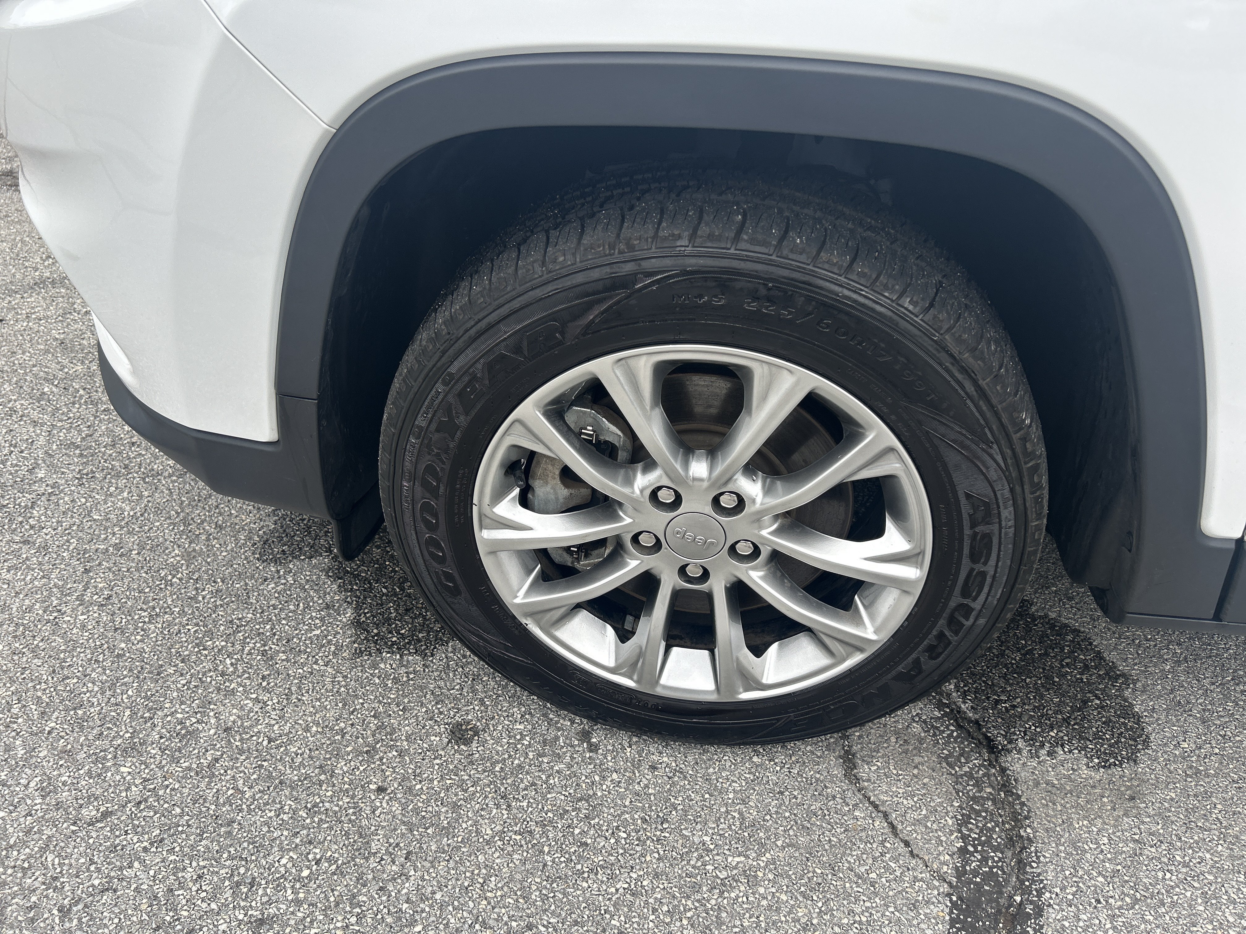 Certified 2022 Jeep Cherokee Latitude Lux FWD image 11