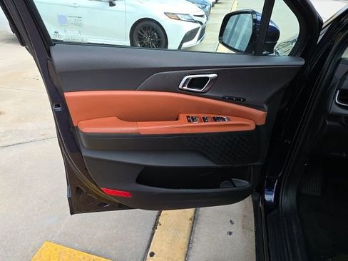 Used 2025 Kia Carnival EX image 11