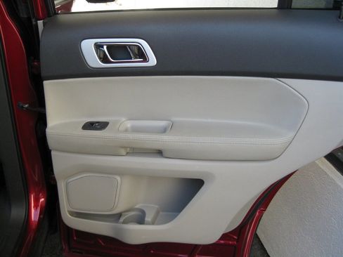 Used 2013 Ford Explorer Limited image 33