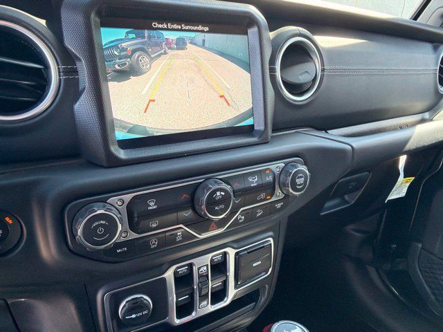 Used 2018 Jeep Wrangler Unlimited Sahara AWD/4WD image 18
