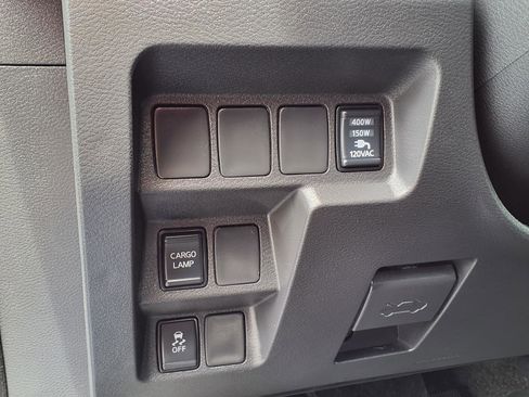 Used 2024 Nissan Frontier SL image 20