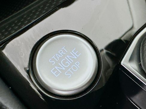 Used 2024 Volkswagen Taos SE image 20