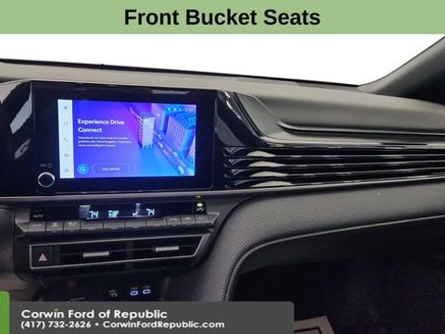 Used 2025 Toyota Camry SE image 18