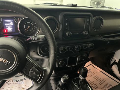 Used 2018 Jeep Wrangler Unlimited Sport AWD/4WD image 19