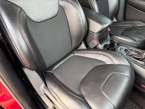 Used 2019 Jeep Cherokee Trailhawk w/ Cold Weather Group image 16