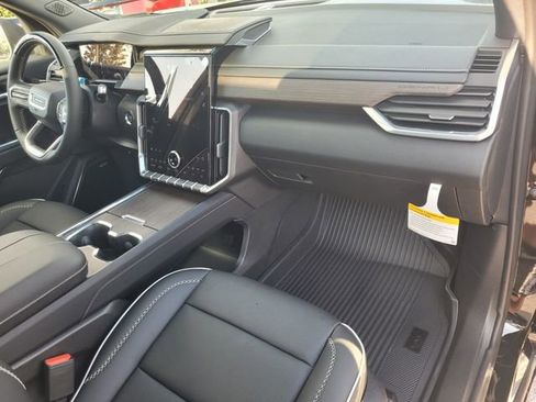 New 2026 GMC Acadia Denali w/ Super Cruise Package image 18