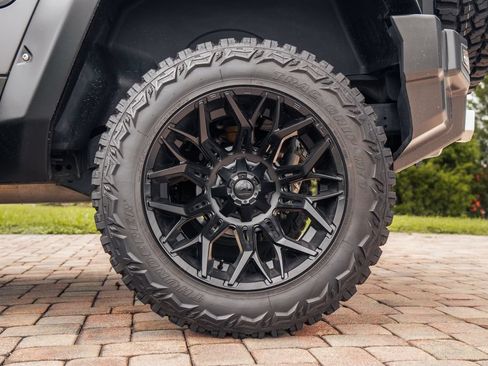 Used 2017 Jeep Wrangler Unlimited Sport w/ Quick Order Package 24S AWD/4WD image 16