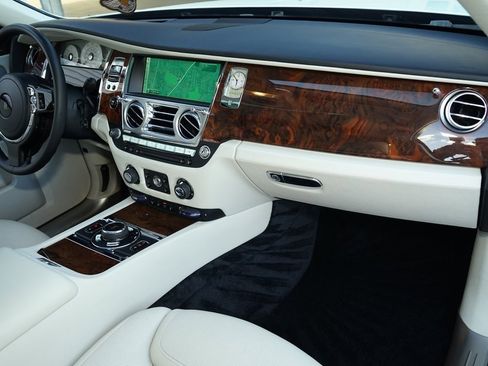 Used 2016 Rolls-Royce Ghost image 11