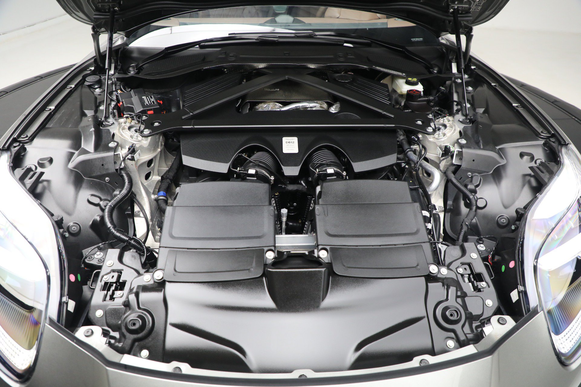 Used 2025 Aston Martin DB12 Coupe RWD image 30
