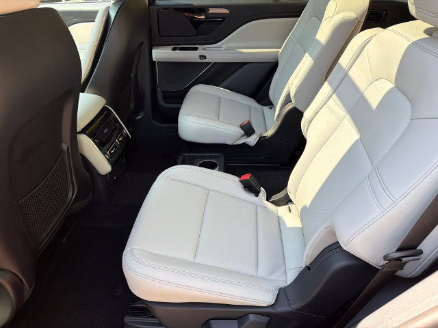 Used 2026 Lincoln Aviator 2WD image 23