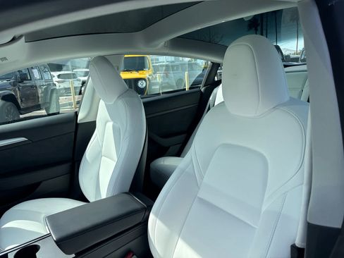 Used 2023 Tesla Model 3 Standard Range image 8