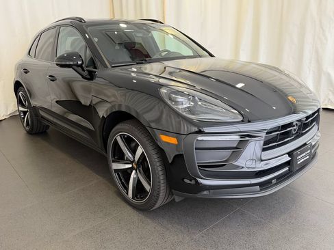Certified 2026 Porsche Macan AWD/4WD image 7