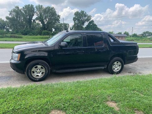 Used 2009 Chevrolet Avalanche LT w/ Convenience Package #1 AWD/4WD image 5