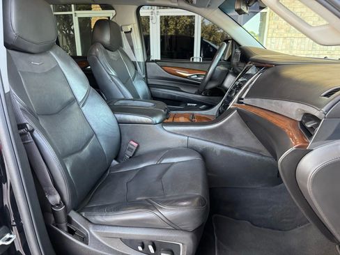 Used 2017 Cadillac Escalade Luxury image 28