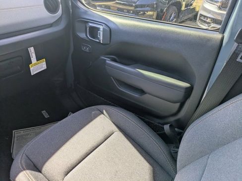 New 2025 Jeep Gladiator Sport image 15